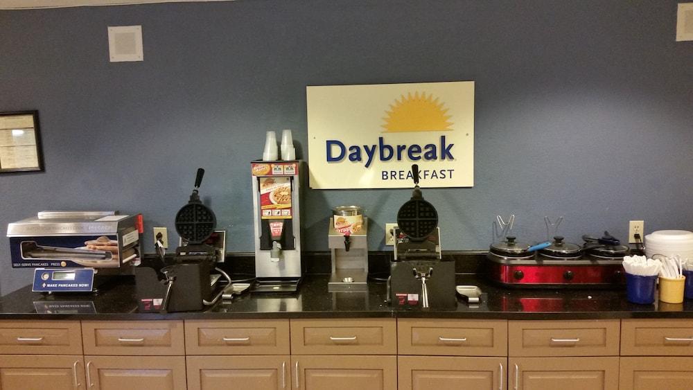 Days Inn By Wyndham Chattanooga/Hamilton Place Εξωτερικό φωτογραφία
