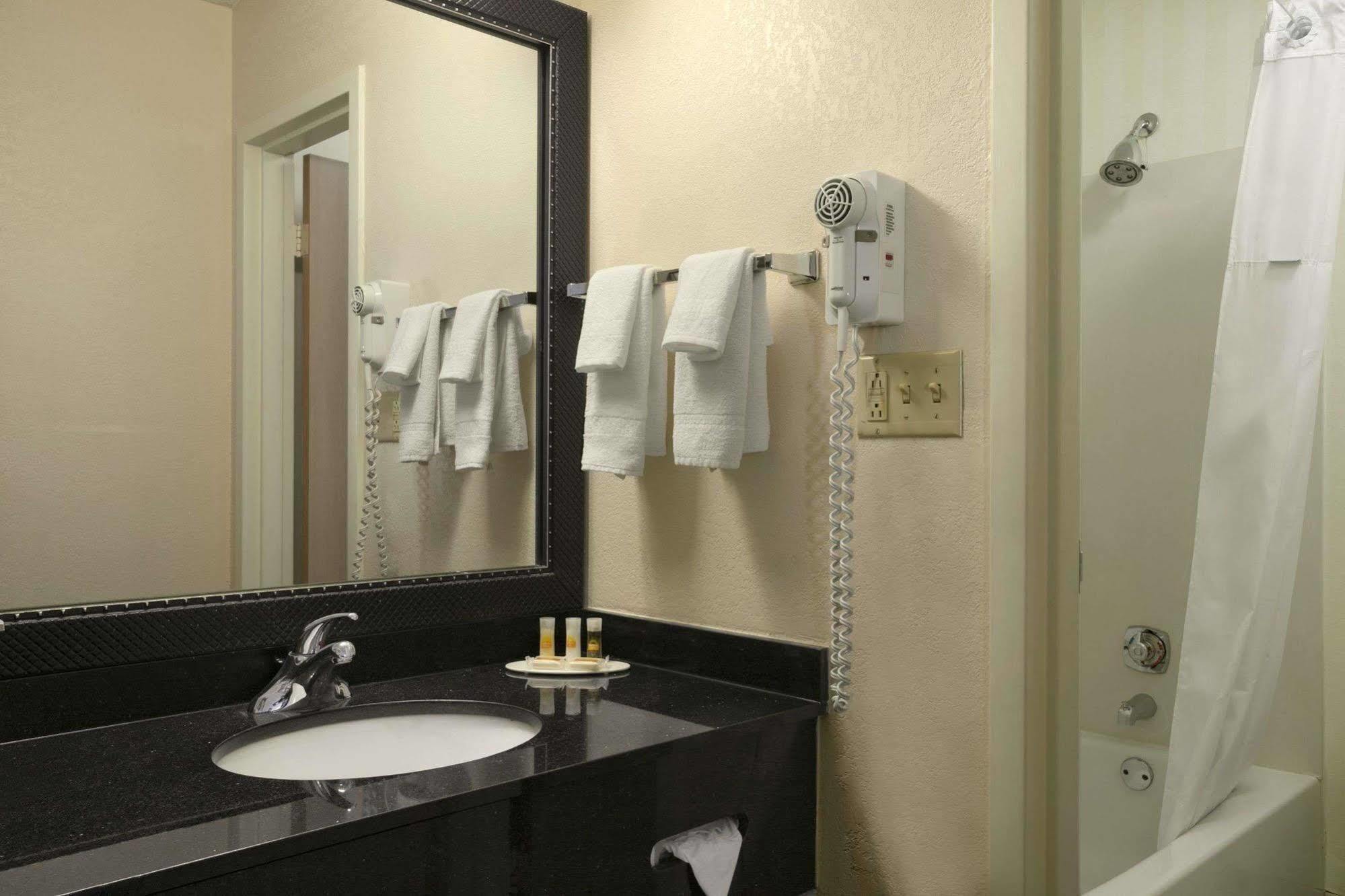 Days Inn By Wyndham Chattanooga/Hamilton Place Εξωτερικό φωτογραφία